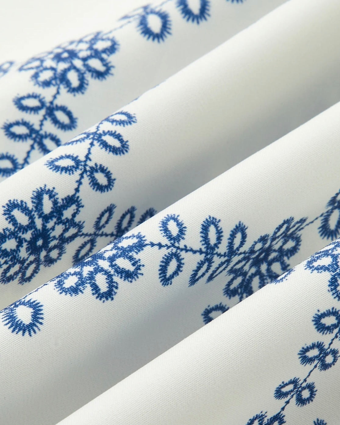 PAULA – Conjunto Bordado Blanco y Azul