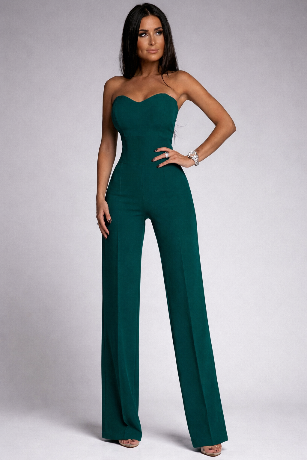SARAH – Mono Elegante Con Escote Corazón