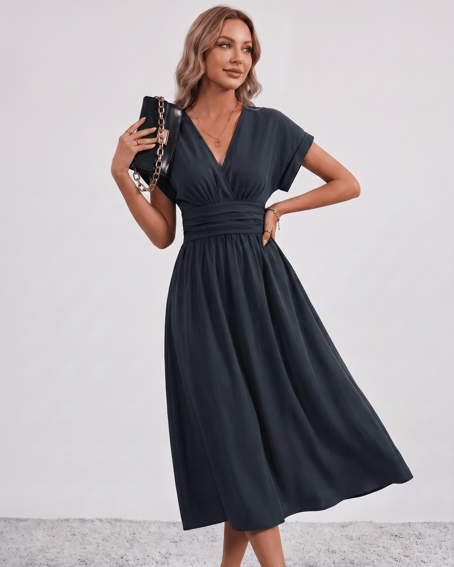 AURA – Vestido Midi Con Escote Cruzado