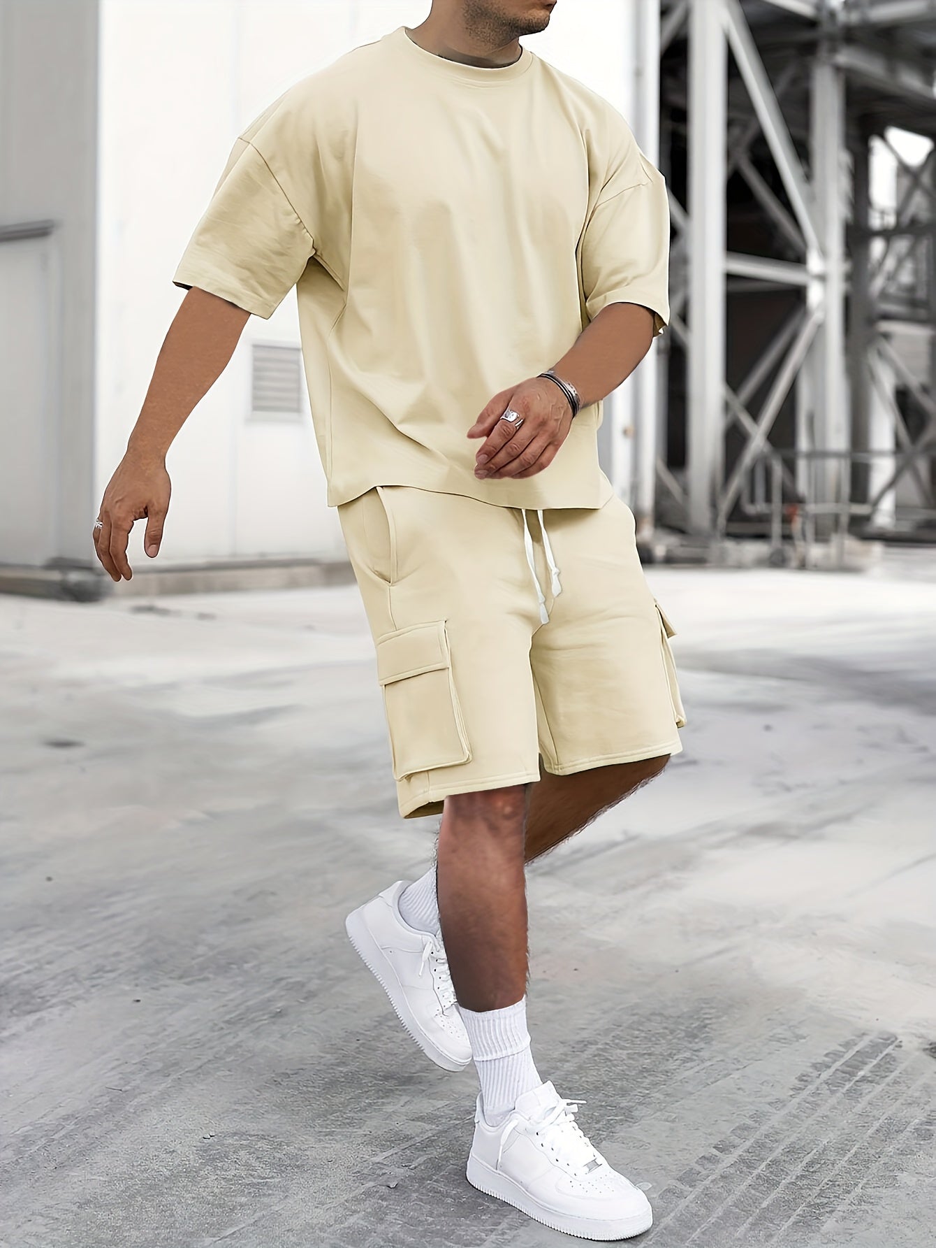 Conjunto de camiseta y pantalones cargo