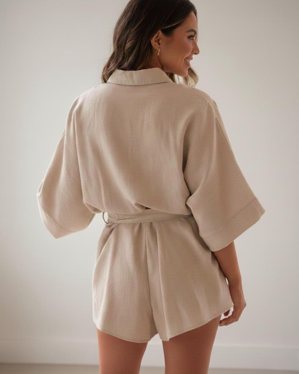 MIRELLA – Mono Con Pantalón Corto Y Lazo