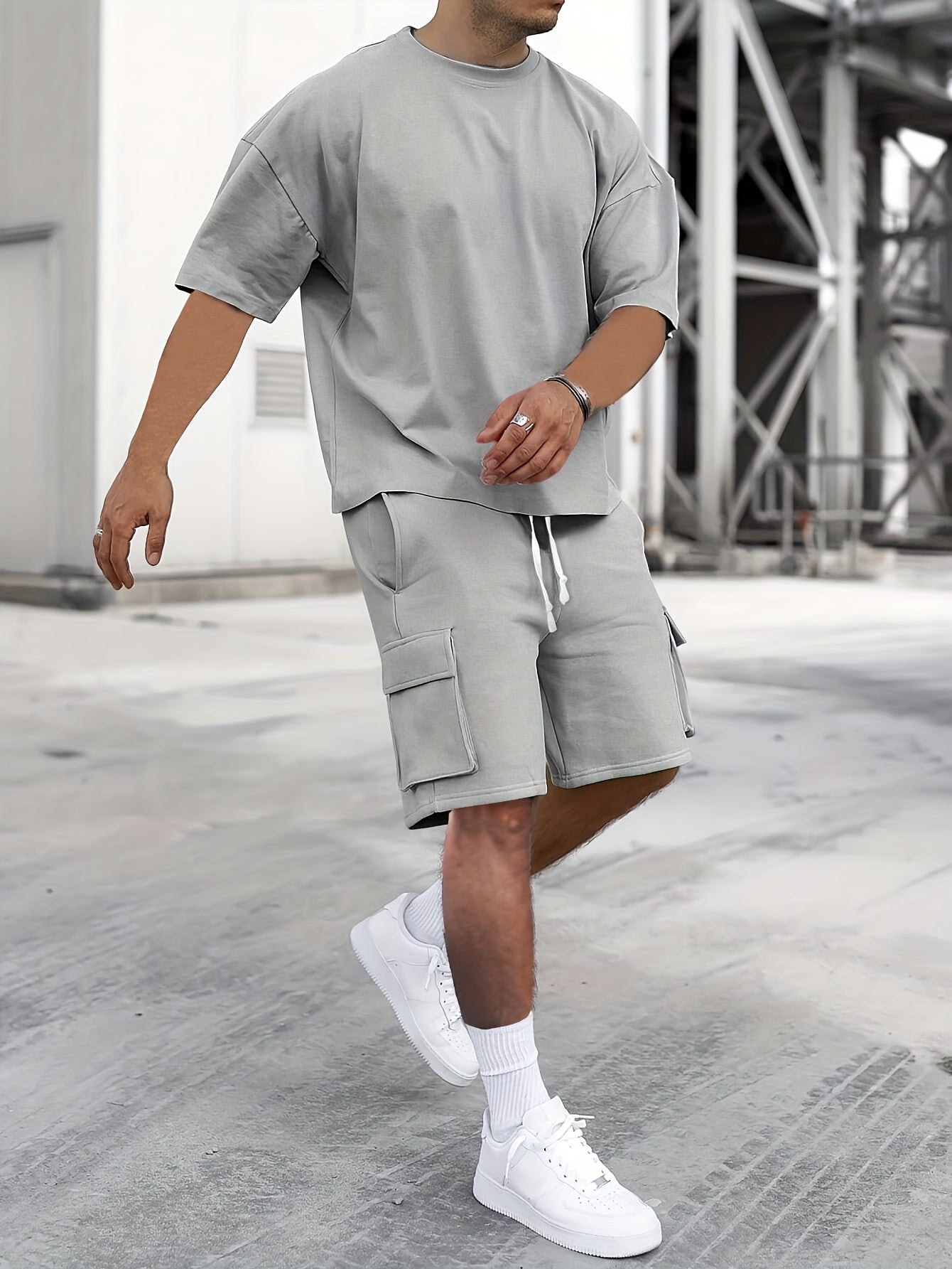 Conjunto de camiseta y pantalones cargo
