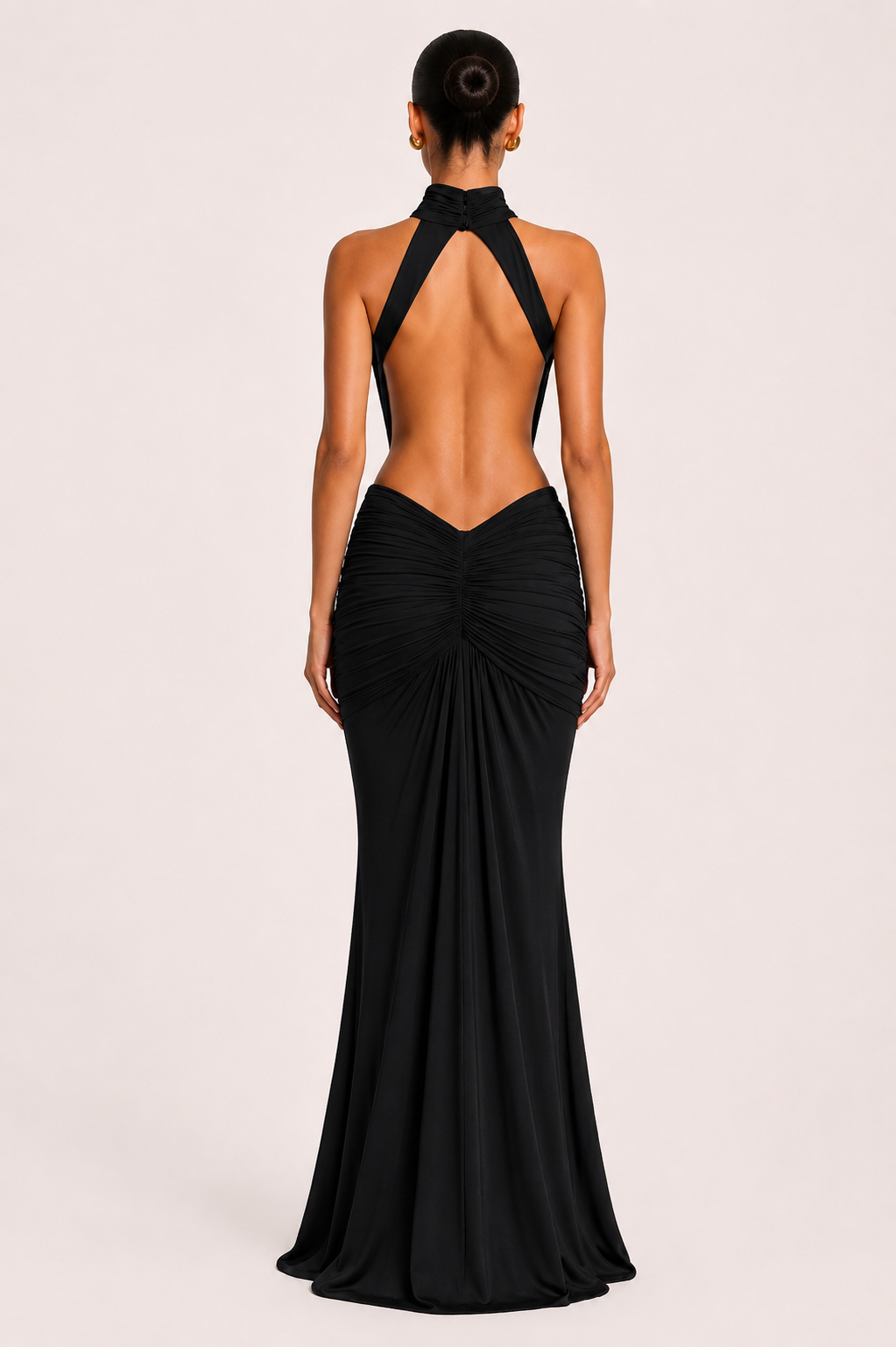 VICTORIA – Vestido Largo Elegante Con Cuello Halter Ajustado