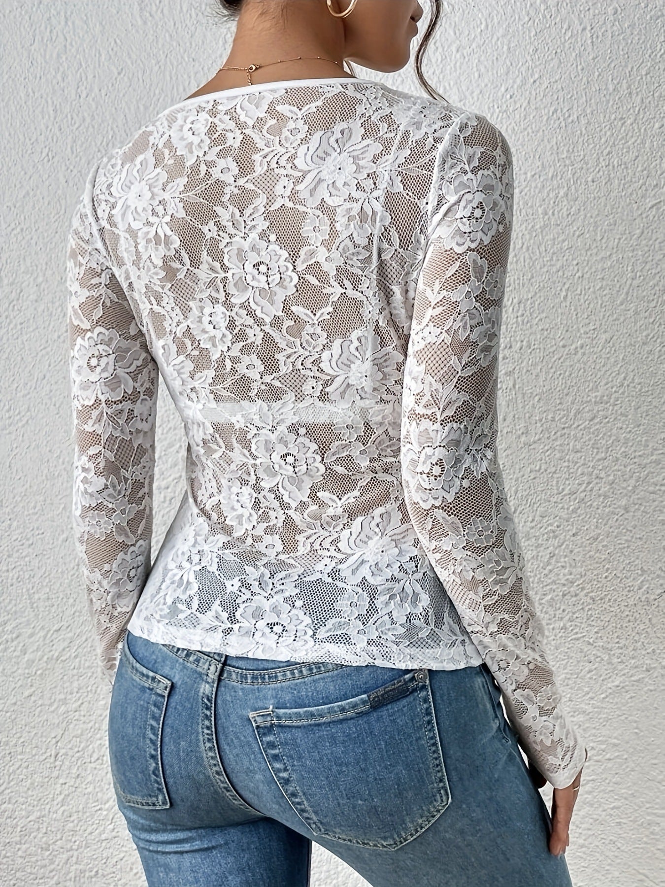Top de manga larga con encaje floral