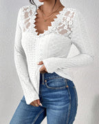 Top de manga larga con cuello en V y panel de encaje