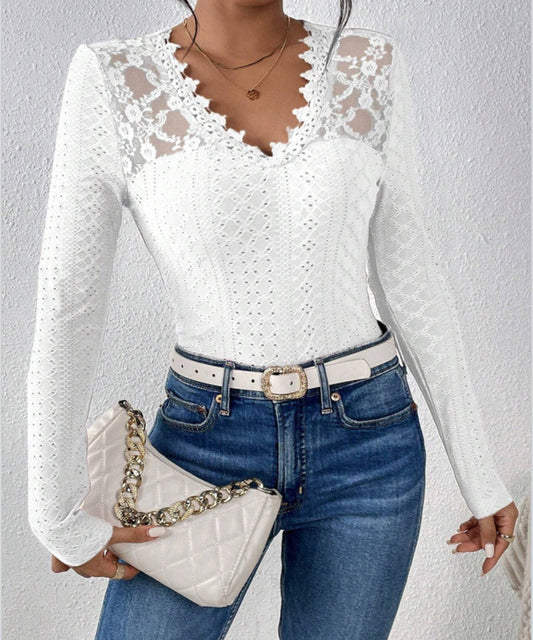 Top de manga larga con cuello en V y panel de encaje