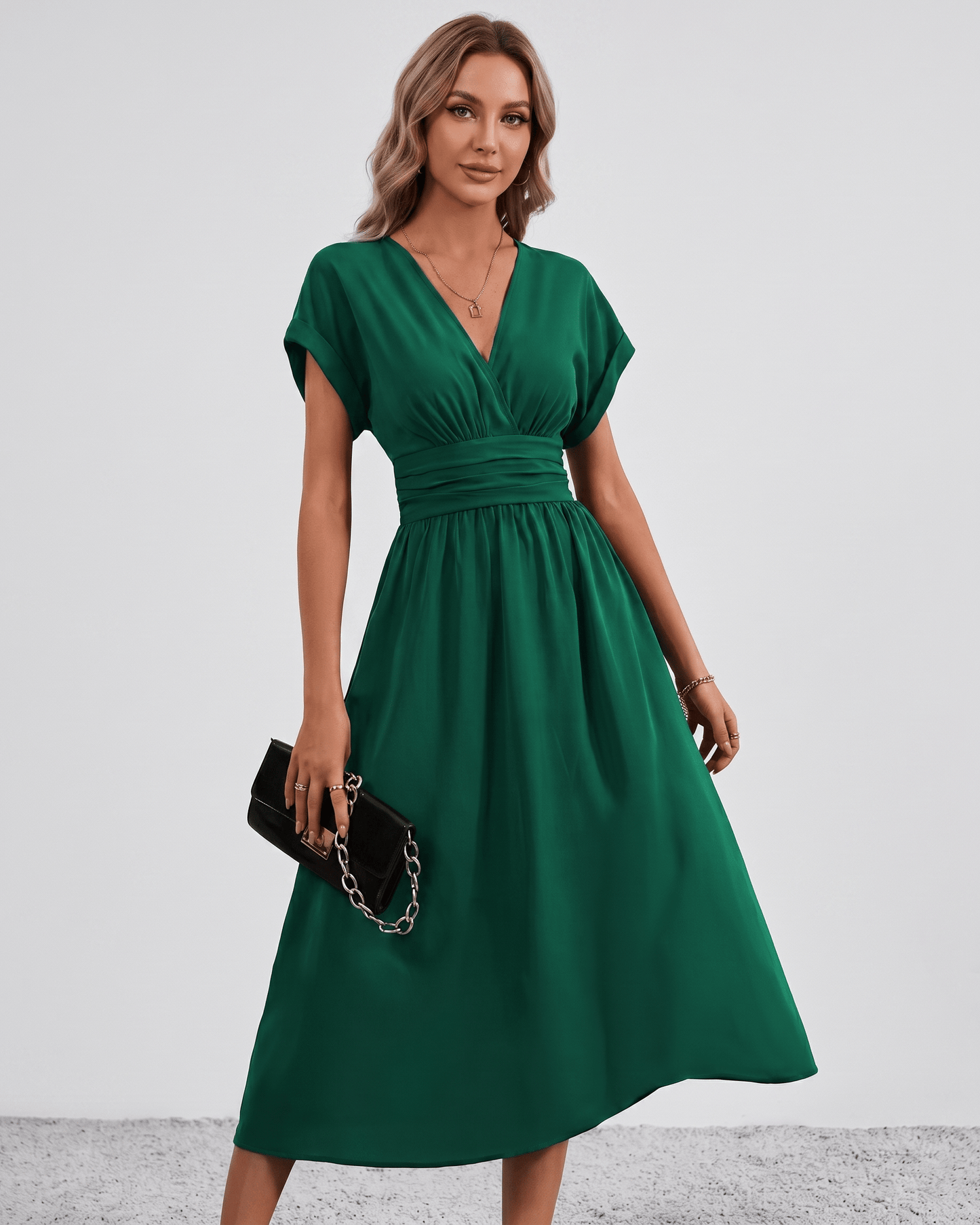 AURA – Vestido Midi Con Escote Cruzado