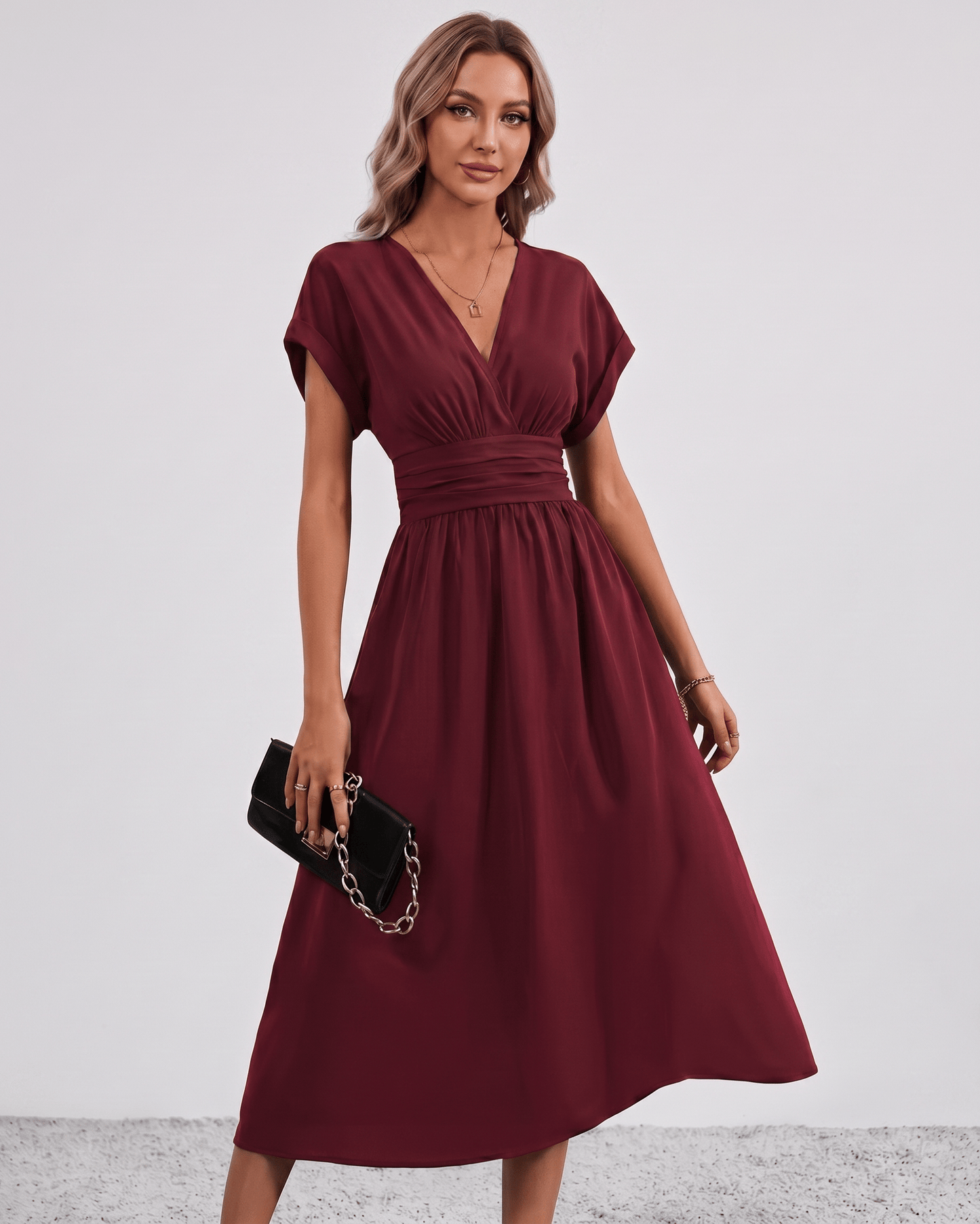 AURA – Vestido Midi Con Escote Cruzado