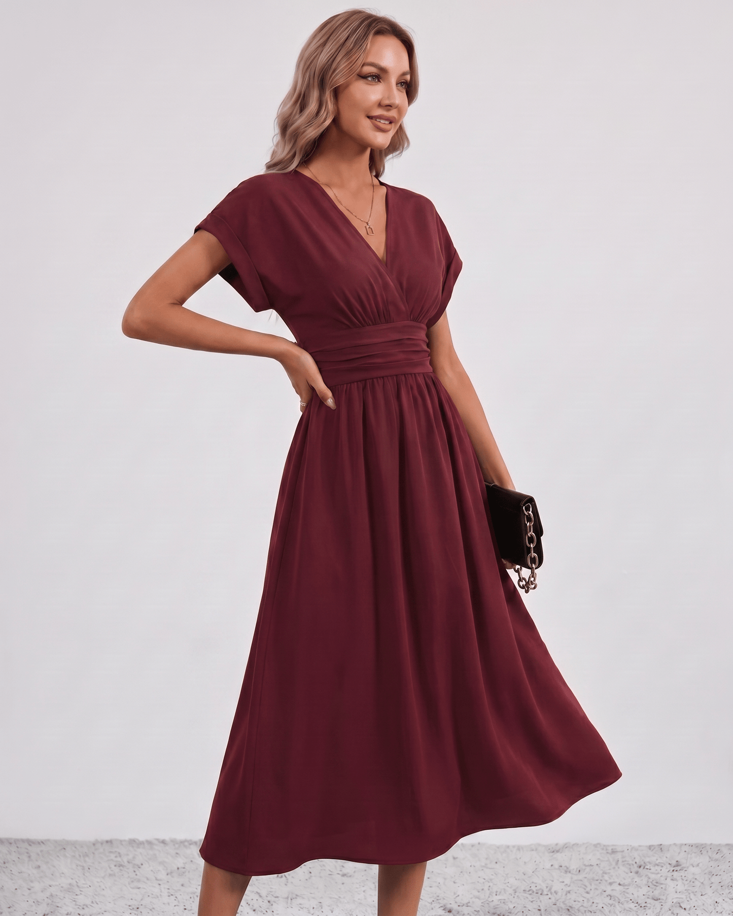 AURA – Vestido Midi Con Escote Cruzado