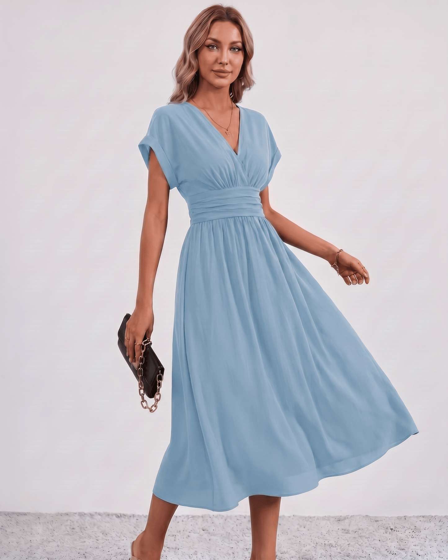 AURA – Vestido Midi Con Escote Cruzado