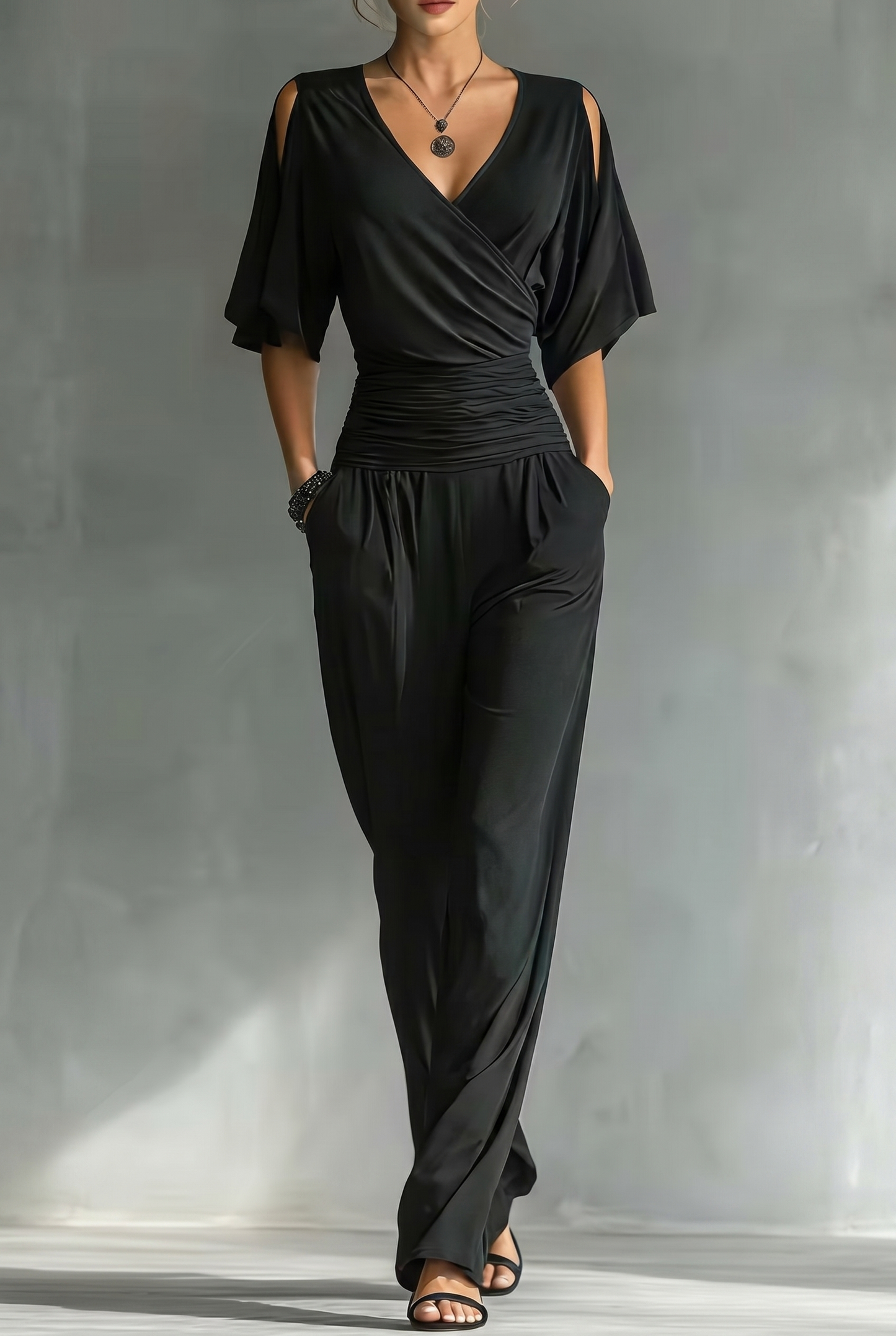 AMANDA – Mono Drapeado Con Escote En V